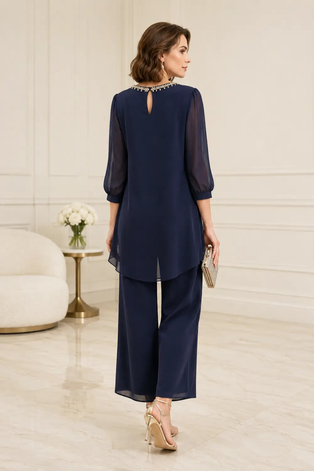 Completo In Chiffon A Strati Perlinato Con Maniche A Tre Quarti