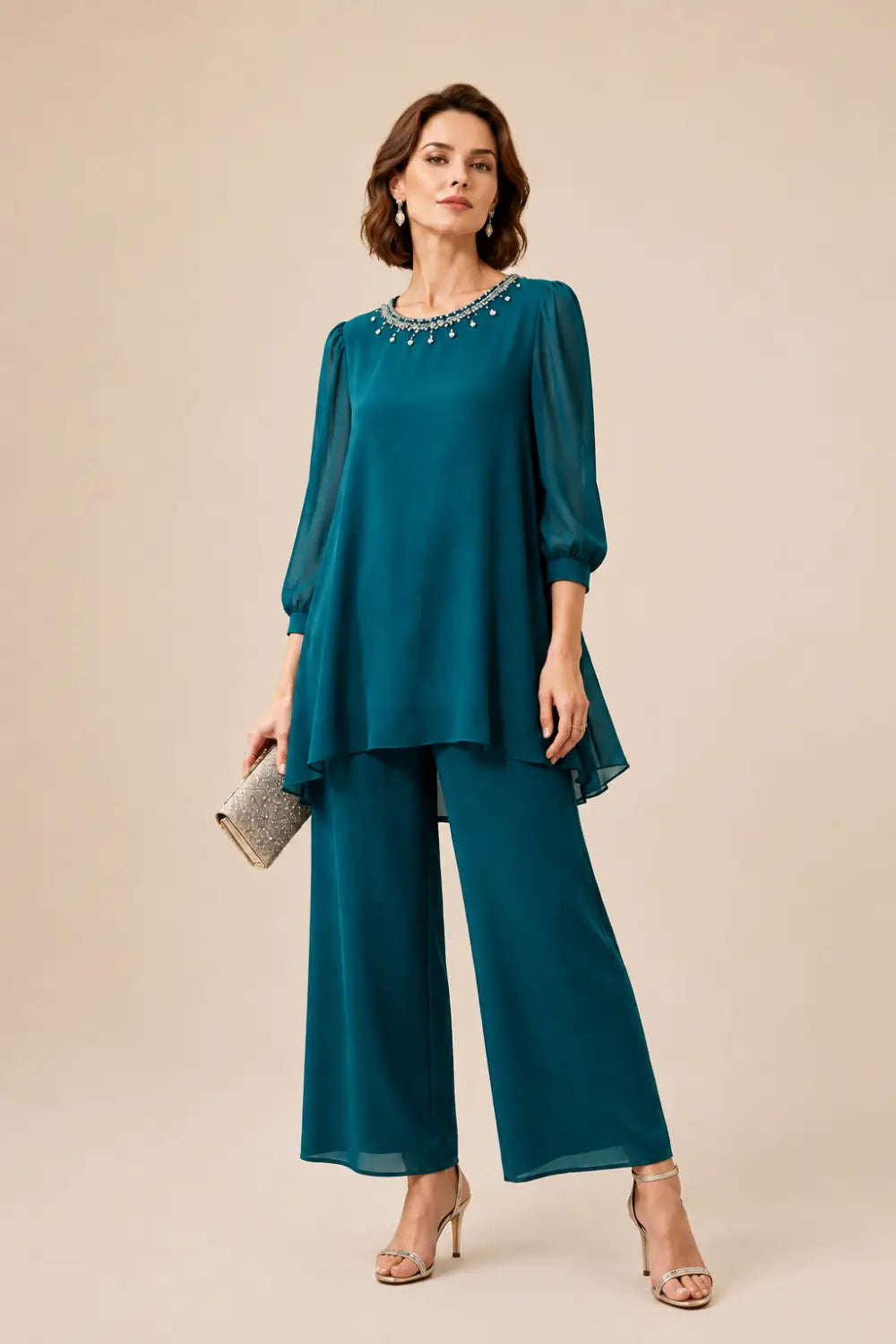 Completo In Chiffon A Strati Perlinato Con Maniche A Tre Quarti