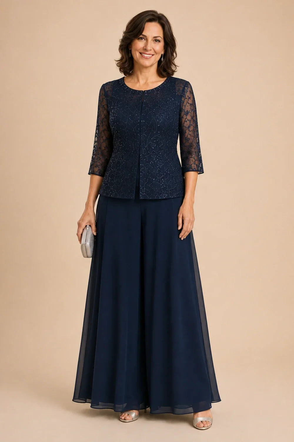 Completo Con Pantaloni Culotte In Pizzo Perlinato E Sovrapposizione In Chiffon
