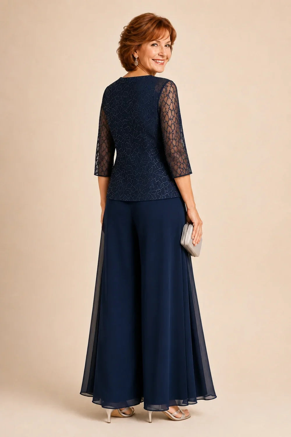 Completo Con Pantaloni Culotte In Pizzo Perlinato E Sovrapposizione In Chiffon