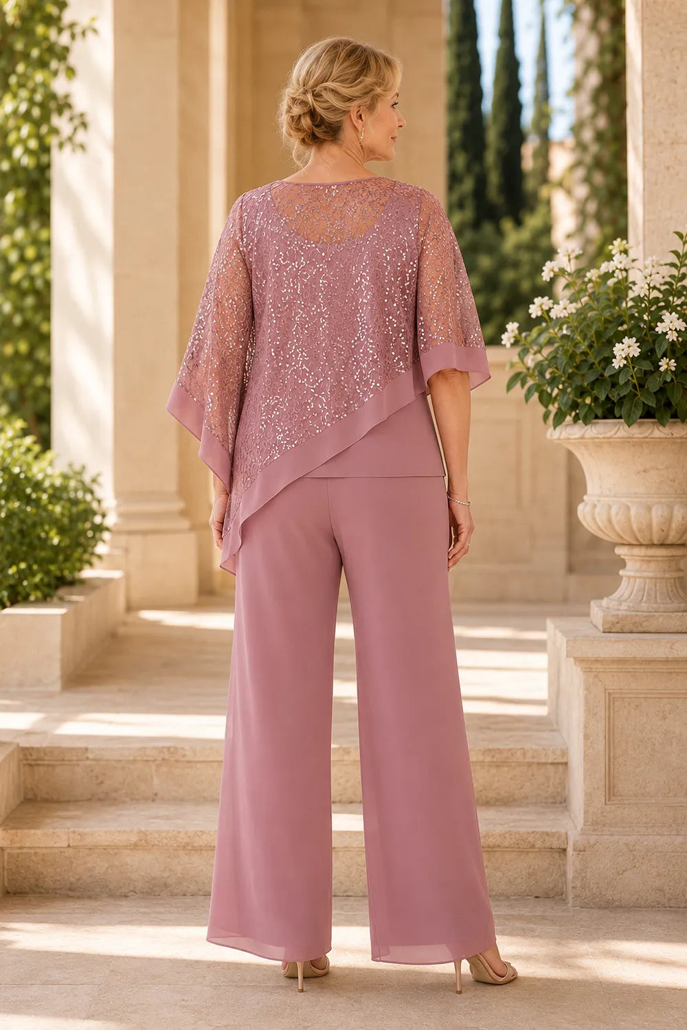 Completo Con Pantaloni E Mantella Di Paillettes Per La Madre Della Sposa In Taglie Forti