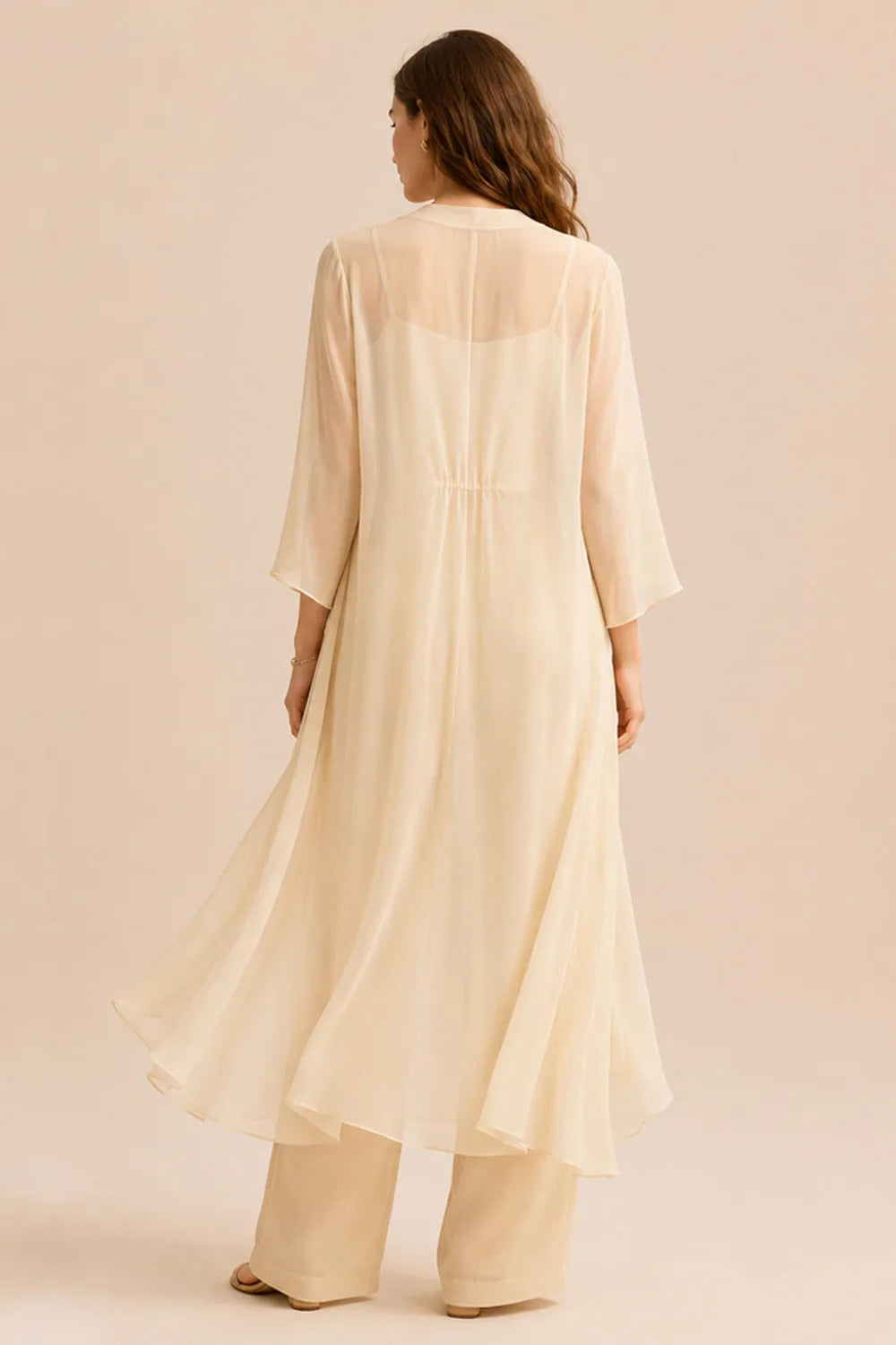 Raffinato Completo Con Canotta, Giacca In Chiffon E Pantaloni