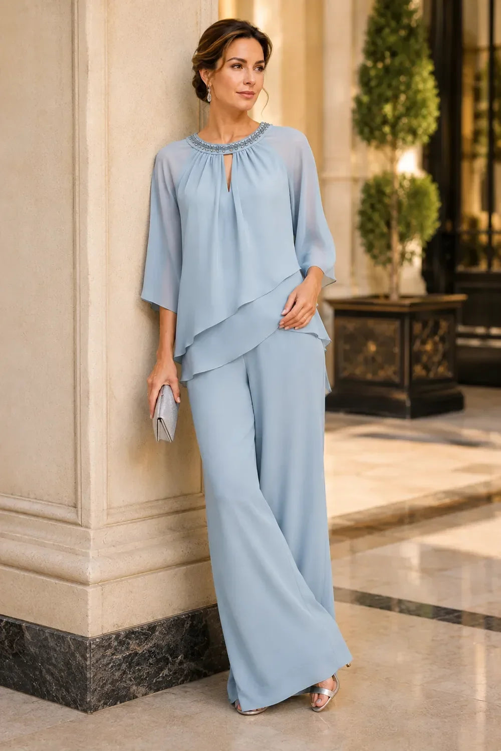 Aggraziato Completo Elegante Con Pantaloni E Scollo A Goccia
