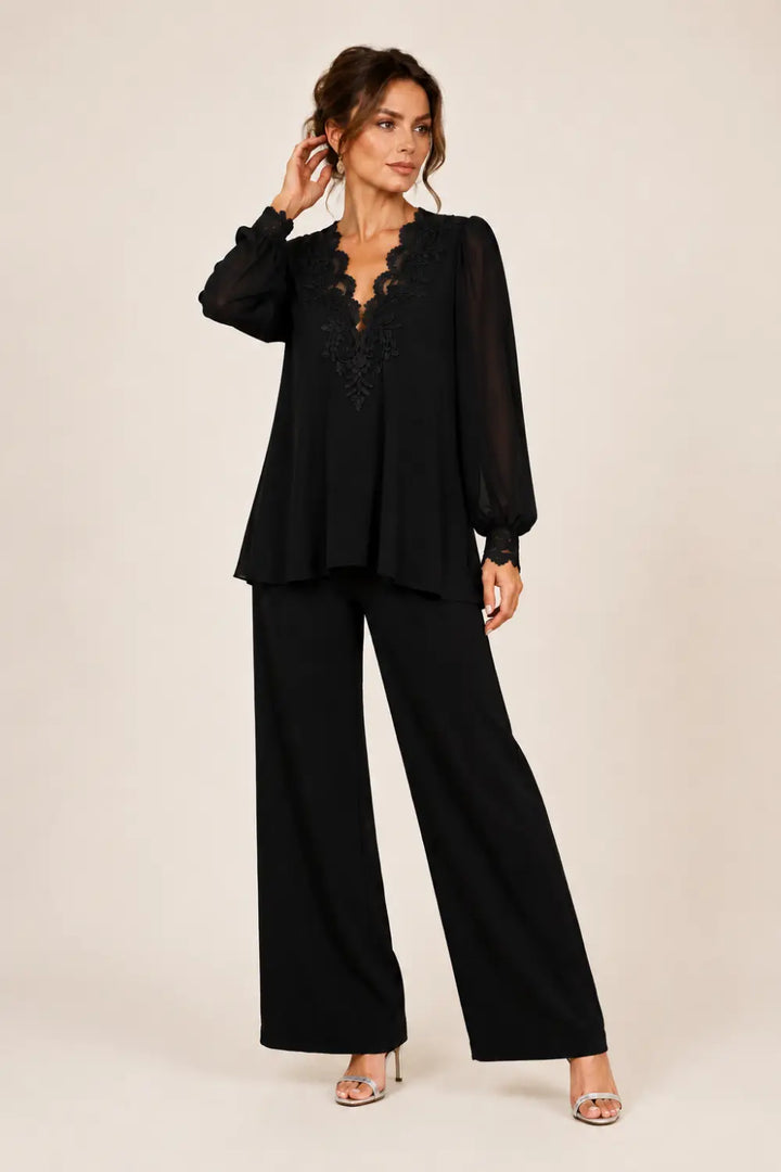 Completo In Chiffon A Strati Con Scollo A V E Pantaloni A Gamba Larga