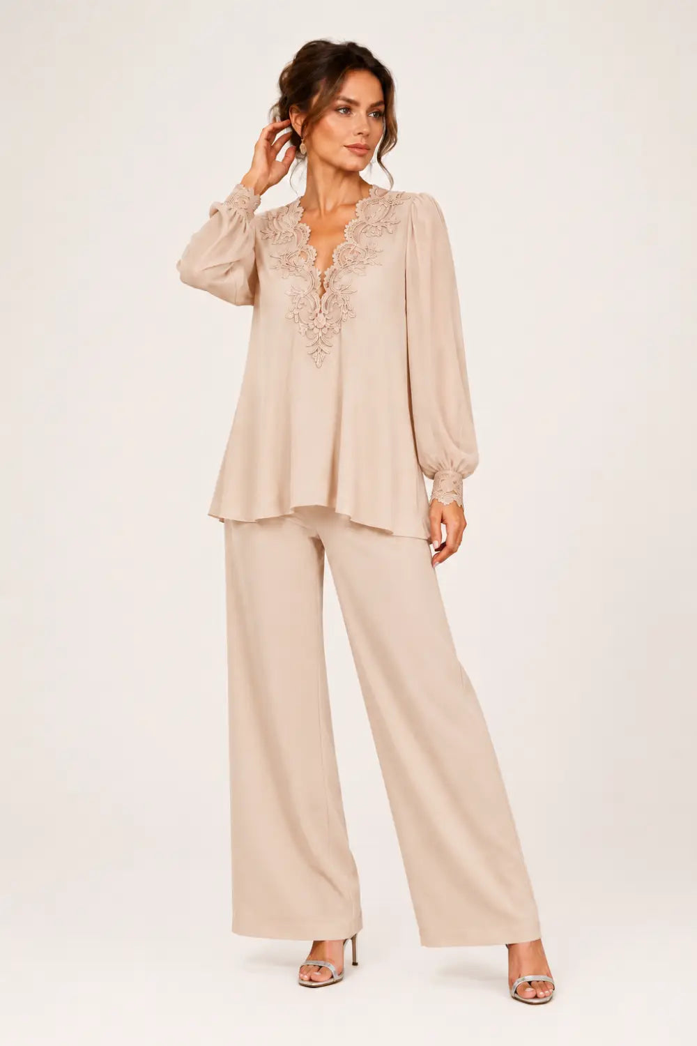 Completo In Chiffon A Strati Con Scollo A V E Pantaloni A Gamba Larga