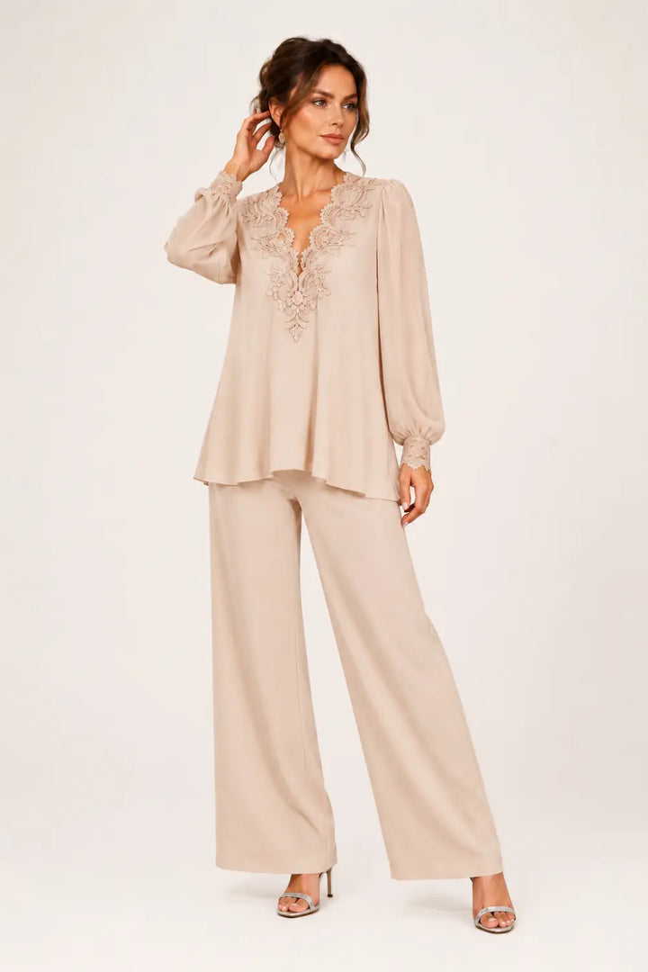 Completo In Chiffon A Strati Con Scollo A V E Pantaloni A Gamba Larga