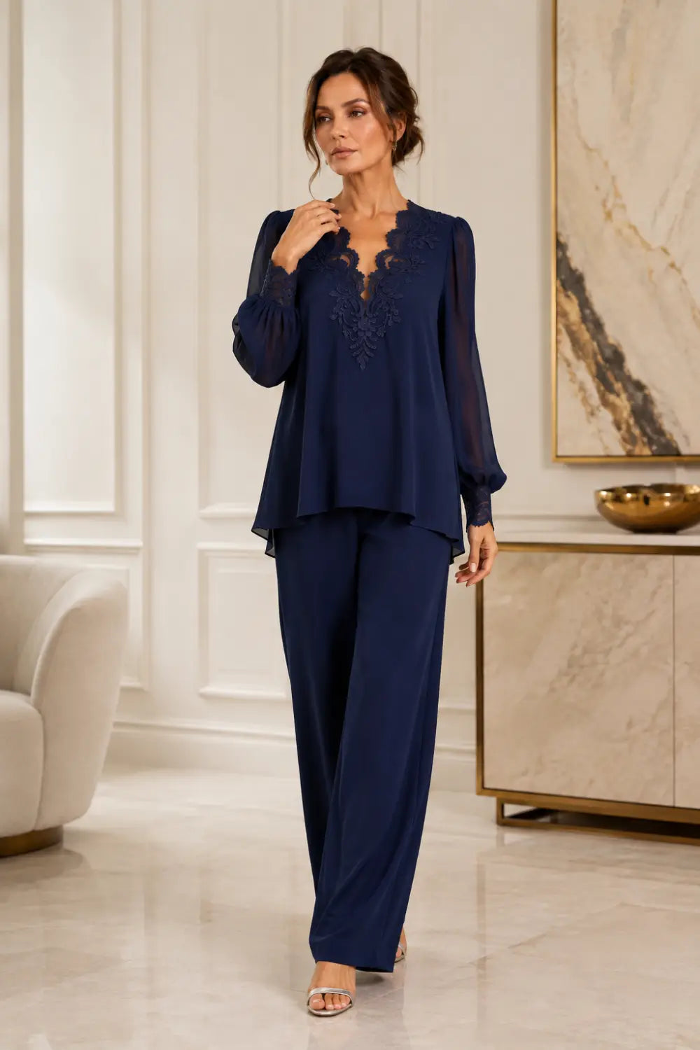 Completo In Chiffon A Strati Con Scollo A V E Pantaloni A Gamba Larga
