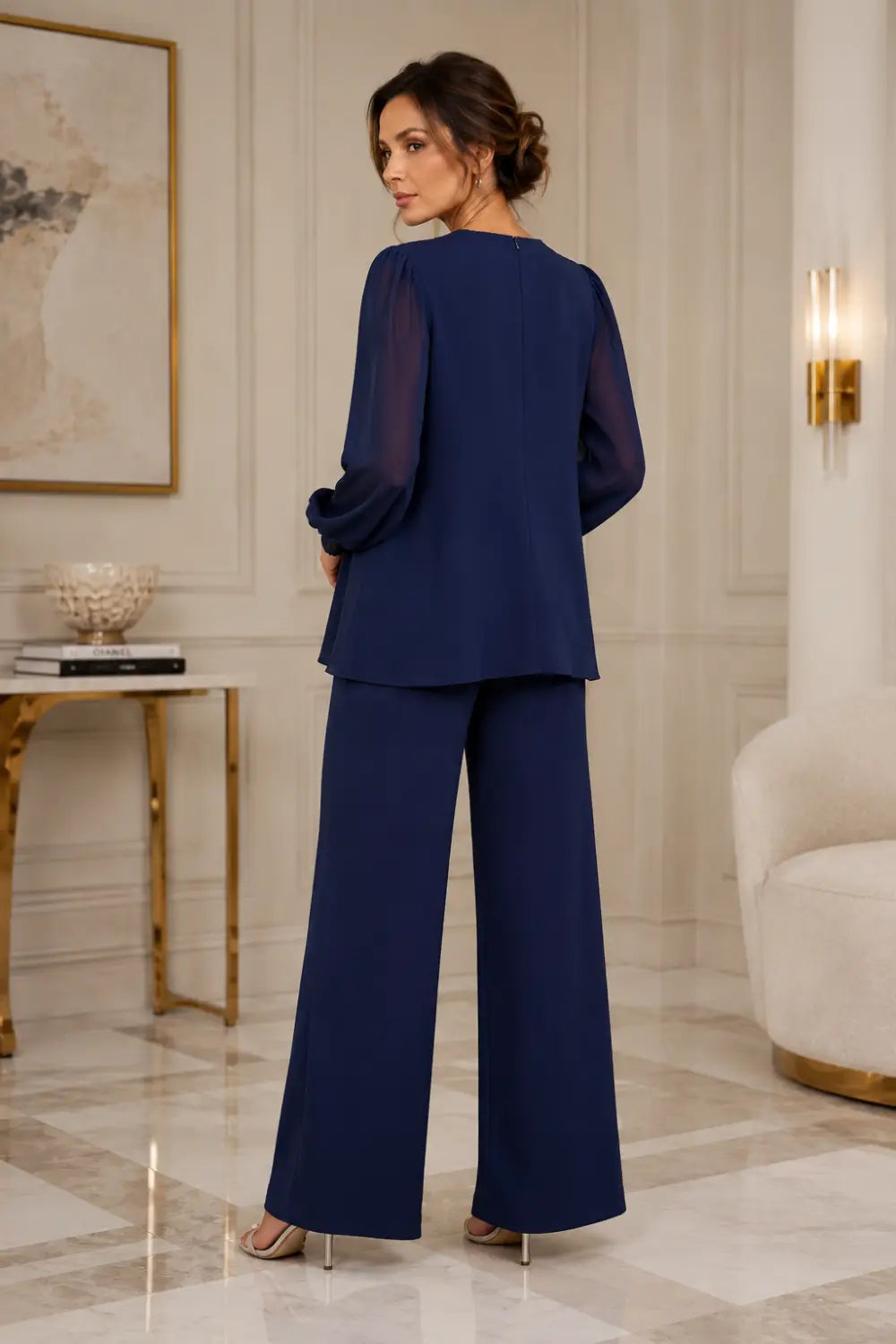 Completo In Chiffon A Strati Con Scollo A V E Pantaloni A Gamba Larga