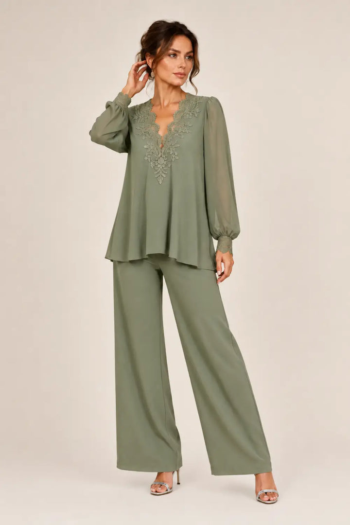 Completo In Chiffon A Strati Con Scollo A V E Pantaloni A Gamba Larga