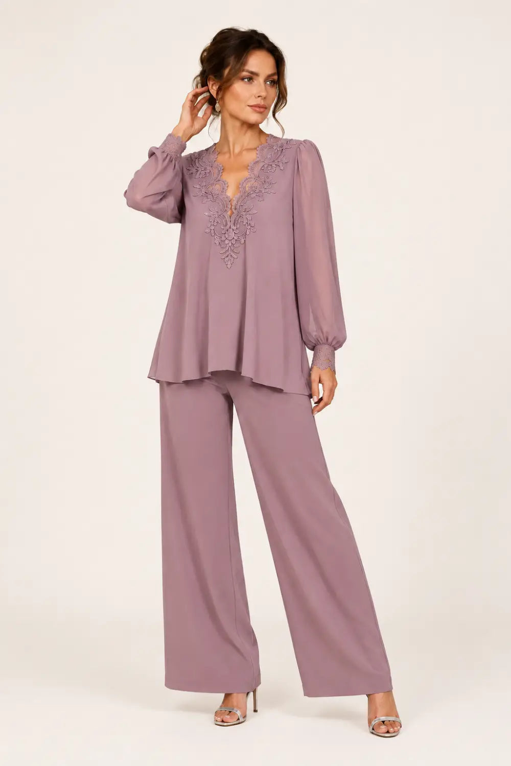 Completo In Chiffon A Strati Con Scollo A V E Pantaloni A Gamba Larga