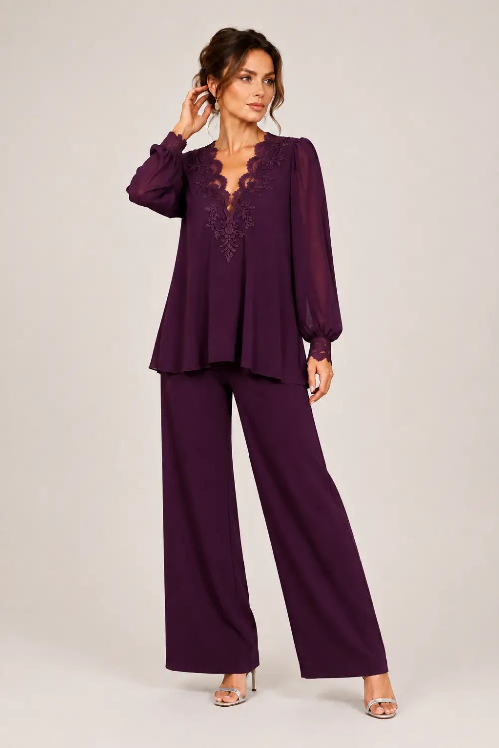 Completo In Chiffon A Strati Con Scollo A V E Pantaloni A Gamba Larga