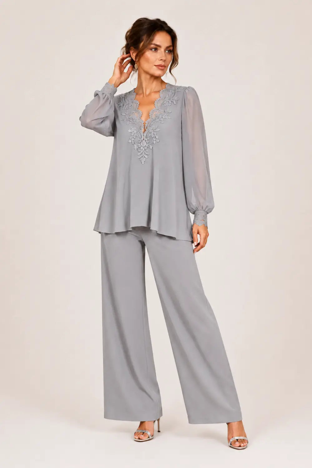 Completo In Chiffon A Strati Con Scollo A V E Pantaloni A Gamba Larga