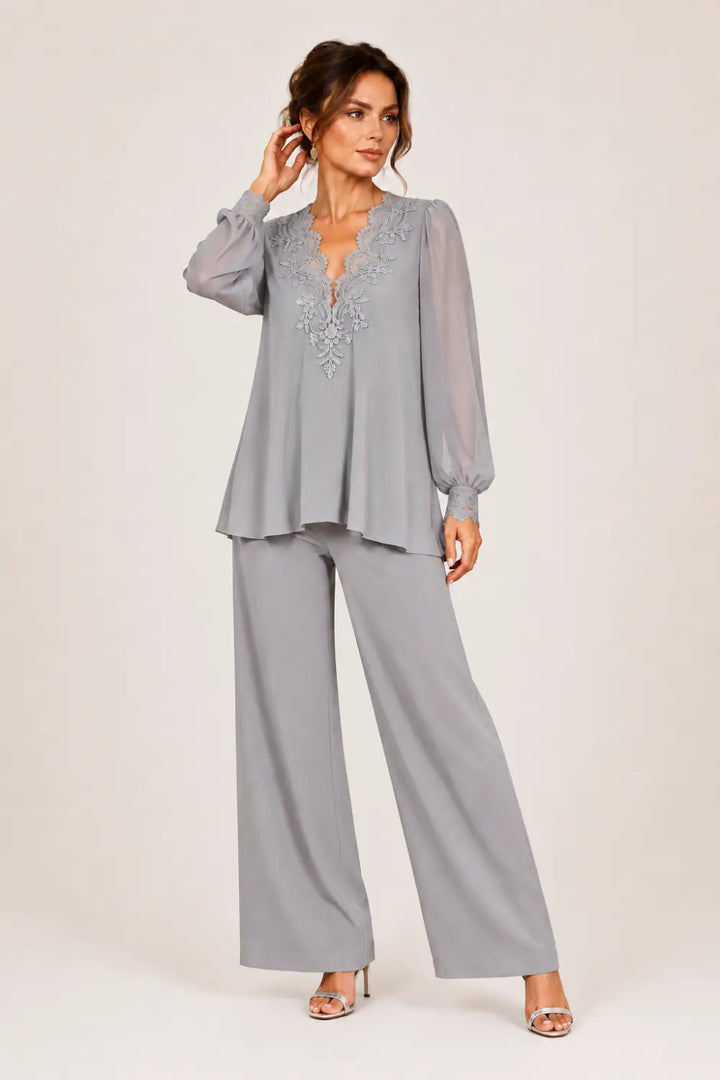 Completo In Chiffon A Strati Con Scollo A V E Pantaloni A Gamba Larga